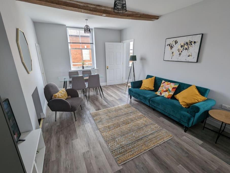 31 High Street - Modern & Stylish 2-Bed Apartment - Inc Parking Husbands Bosworth 외부 사진