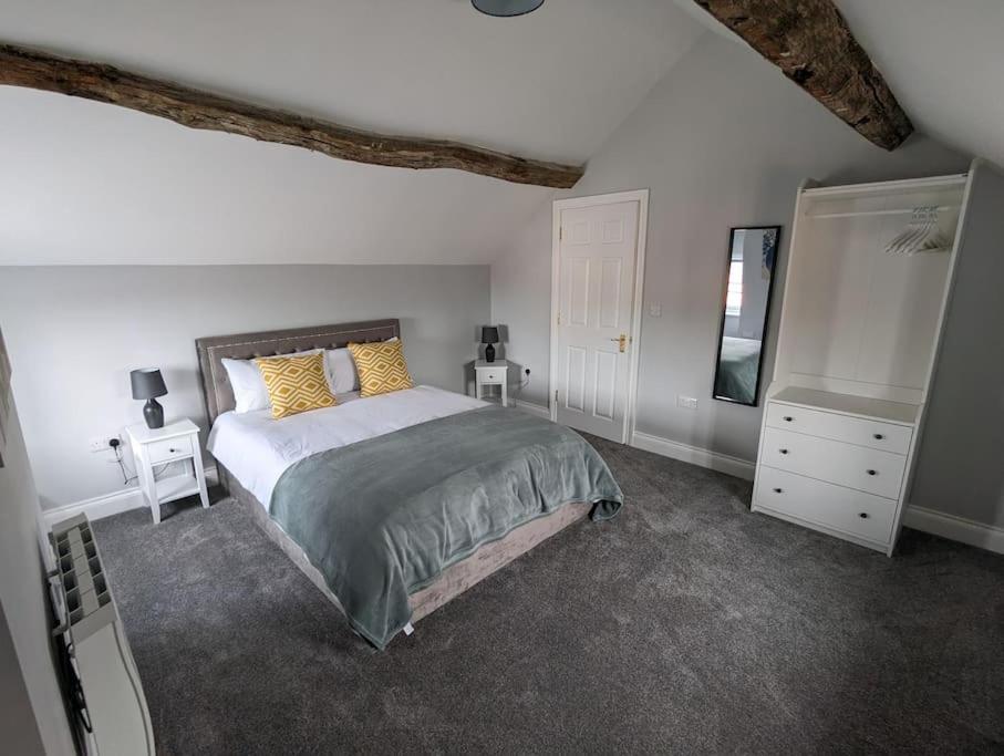 31 High Street - Modern & Stylish 2-Bed Apartment - Inc Parking Husbands Bosworth 외부 사진