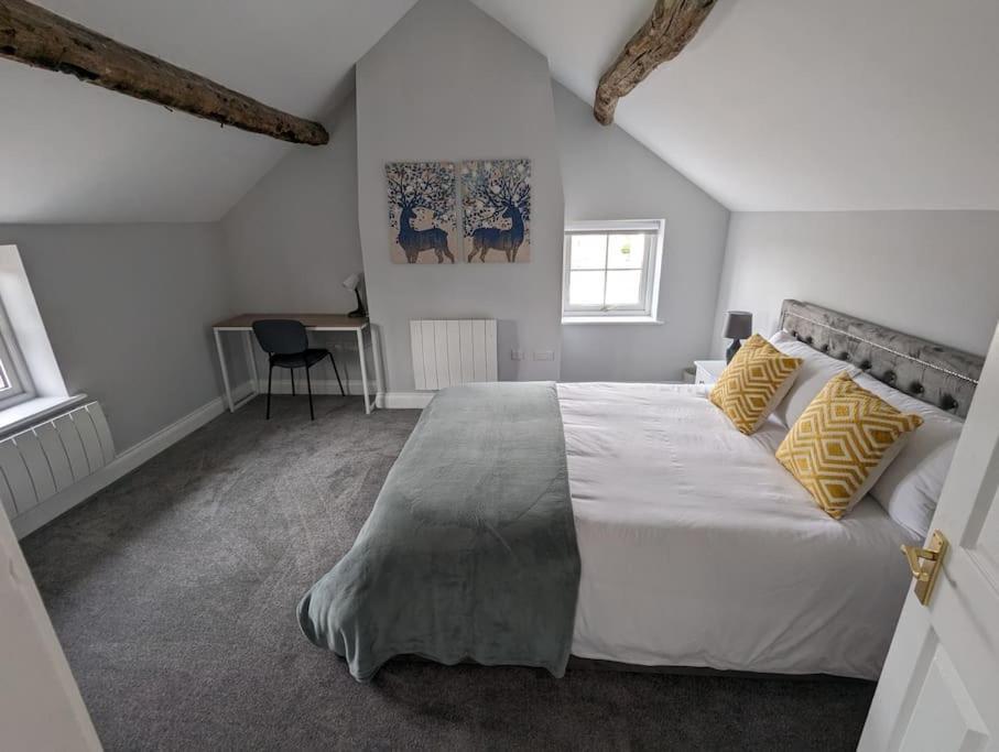 31 High Street - Modern & Stylish 2-Bed Apartment - Inc Parking Husbands Bosworth 외부 사진