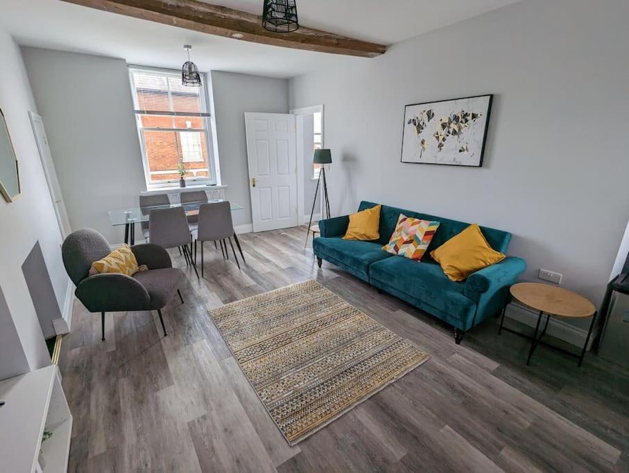 31 High Street - Modern & Stylish 2-Bed Apartment - Inc Parking Husbands Bosworth 외부 사진